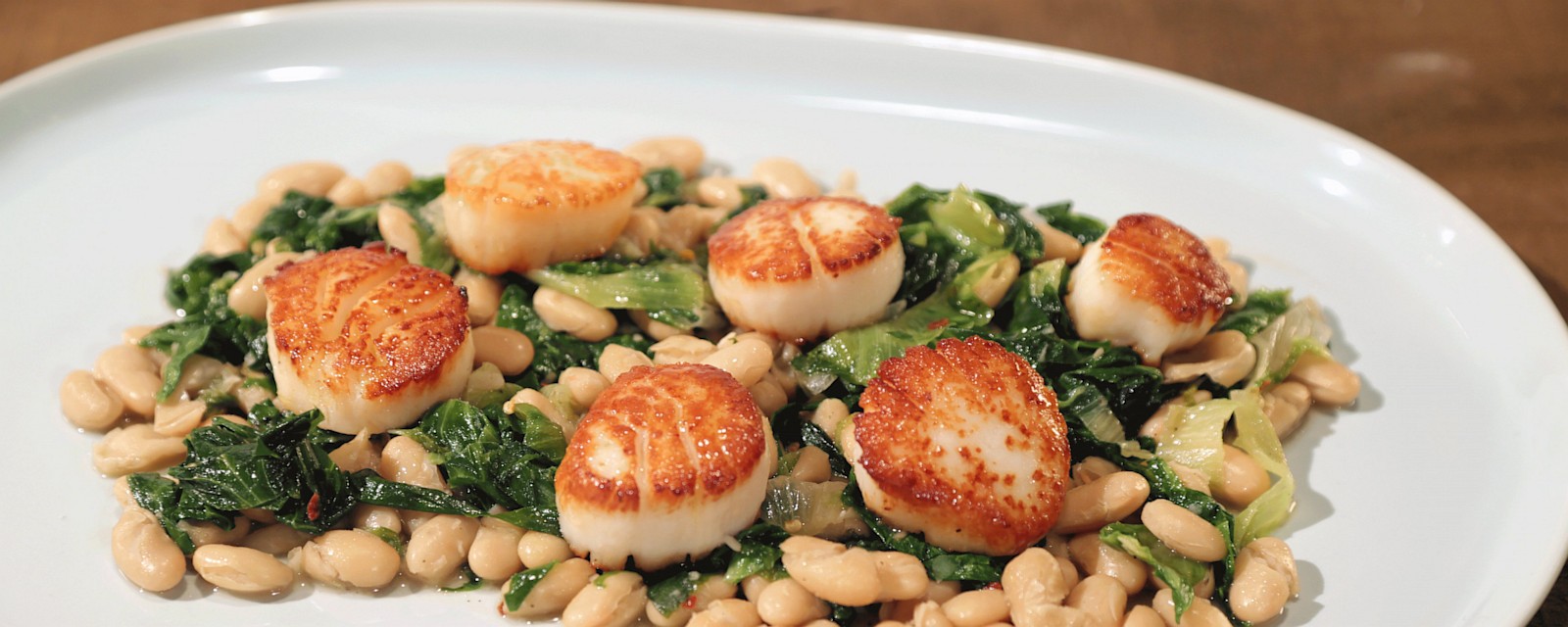 Pan Seared Scallops With White Beans Escarole Recipe Pan Seared Scallops Scallops Seared Cooking Seafood